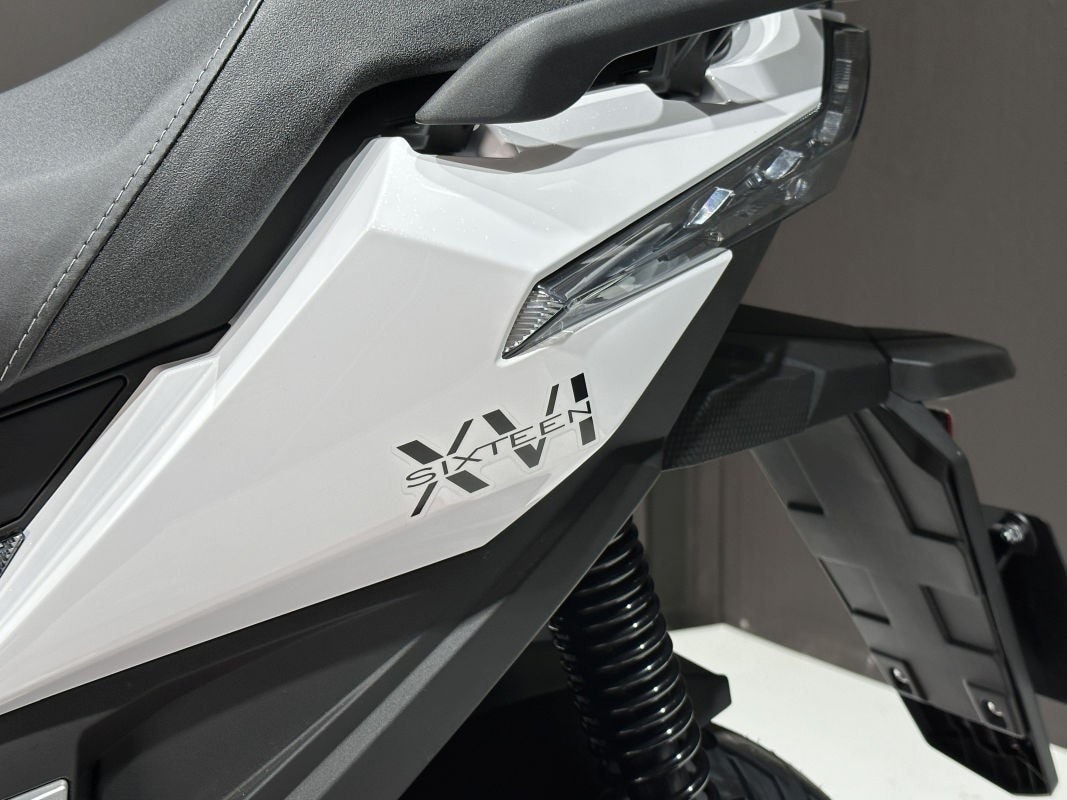 Wottan Sixteen 125: lo scooter spagnolo con ruota da 16" che sfida il traffico urbano